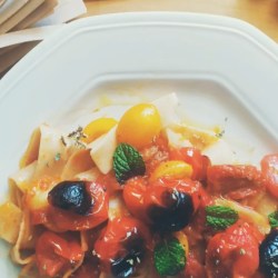 Pasta ai quattro pomodorini